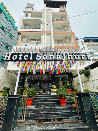 Modern room interior at Sona Jhuri, one of the best hotels in New Digha for family stays and vacations